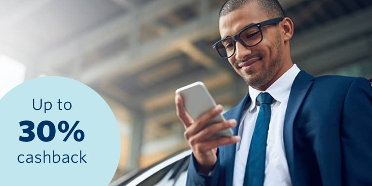 A man wearing specs getting a quote for Momentum Envoy car and home insurance.