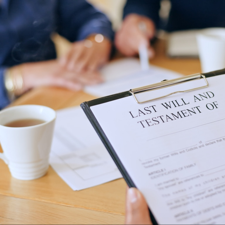 An executor conducts a preliminary interview with family members during the estate administration process.